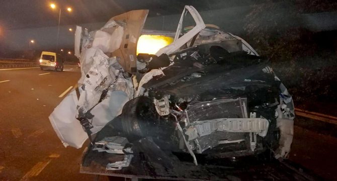 Hafif ticari araç, TIR'a çarptı: 1 ölü, 3 yaralı