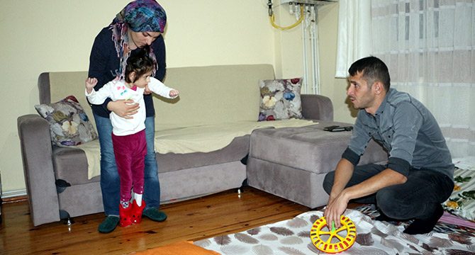 Ülkü Serenay, yürümek için yardım bekliyor