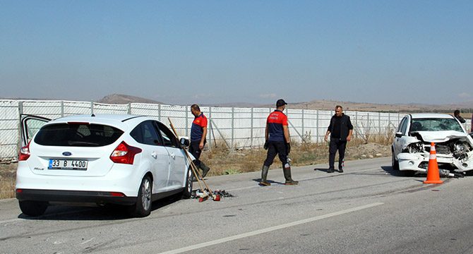 İki otomobil kafa kafaya çarpıştı: 6 yaralı