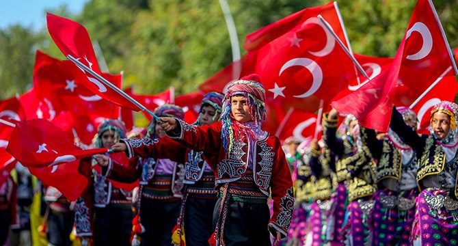 Antalya'da coşkulu Cumhuriyet kutlaması
