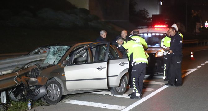 Bariyere çarpan otomobilin sürücüsü öldü