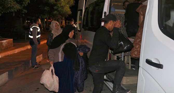 Foça'da 42 göçmen yakalandı