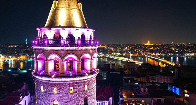 Galata ve Beyazıt Kulesi, meme kanserine dikkat çekmek için pembe renkle aydınlatılacak