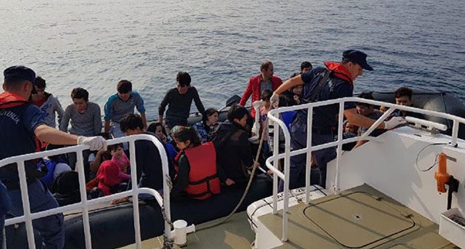 İzmir açıklarında 173 kaçak göçmen yakalandı