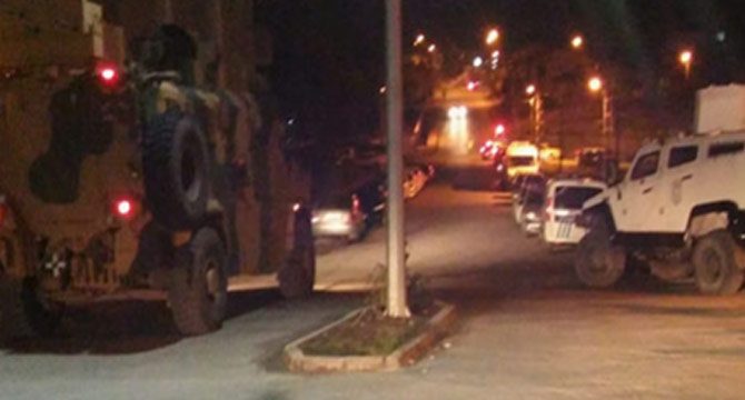 Kağızman'da askeri aracın geçişi sırasında patlama