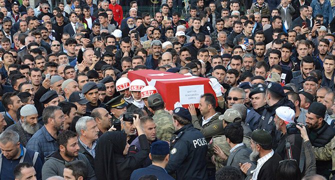 Şehit askeri, Erzurum'da 20 bin kişi son yolculuğuna uğurladı