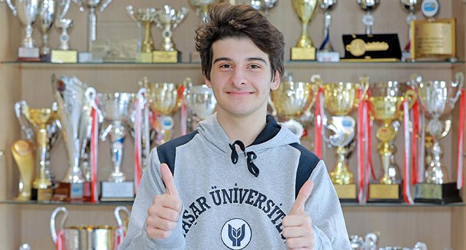 Satrançta İzmir'in gururu oldu