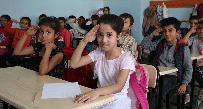 Zehra'dan Mehmetçiğe asker selamıyla teşekkür
