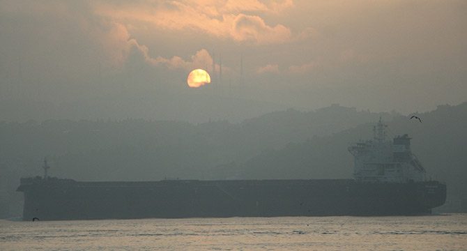 İstanbul'da Boğazı'nda sis
