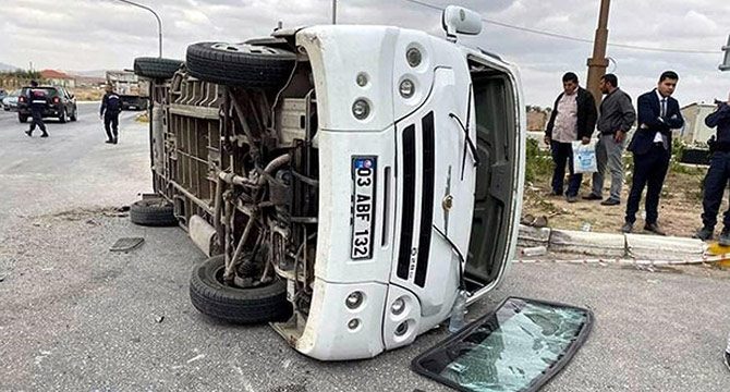 Pazar alışverişi yolunda kaza: 19 yaralı