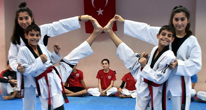 İkiz kız ve erkek tekvandocular, başarılarıyla dikkat çekiyor