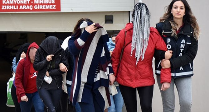 Antalya'da 'jigolo çetesi'ne operasyon: 19 gözaltı