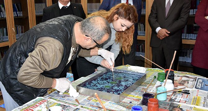 Bitlis'te öğretmenlere motivasyon eğitiminde ebru sanatı öğretildi