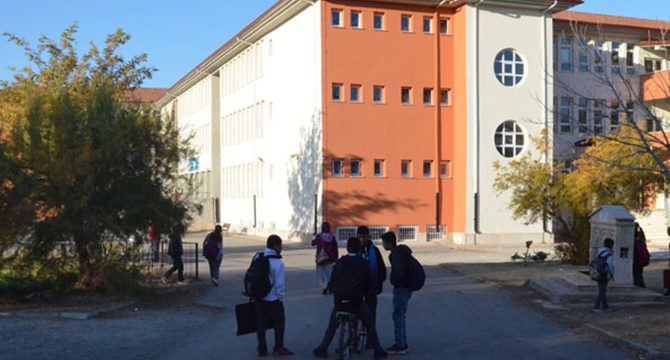 O okulda özel öğrenciler derste