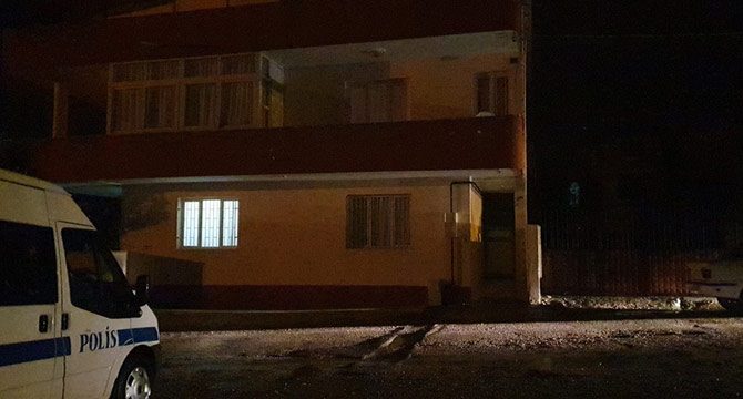 Annesini battaniye ile boğarak öldürdü