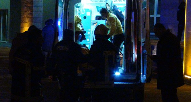 Üzerine benzin döküp kendisini yakmak istedi
