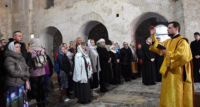 Ruslar 'Noel Baba'yı Demre'de ayinle andı