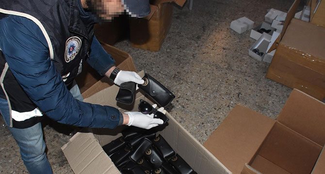 İzmir'de 'gümrük' operasyonu