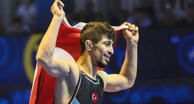 Kerem Kamal, 'Yılın Genç Grekoromen Güreşçisi' seçildi