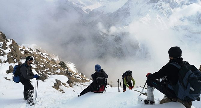 Hakkarili dağcılar, 3 bin rakımlı dağa zirve yaptı