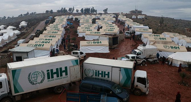 Suriye'de rejim ve Rusya'nın saldırılarından kaçış sürüyor