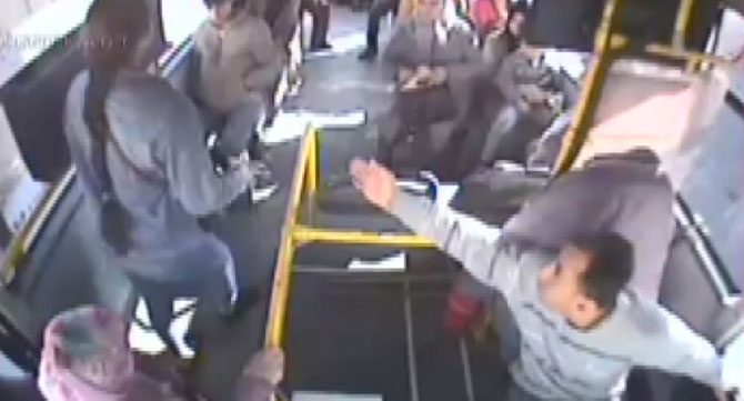 Otobüs şoförüne 'cep telefonu' dayağı