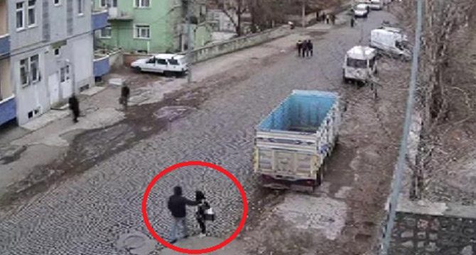 Liseli kızı minibüsle kaçırmaya kalkışan 3 kişi yakalandı