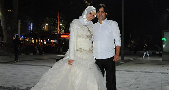 Gelinlikle karşılayan eşine şiddet uygulayan koca tutuklandı