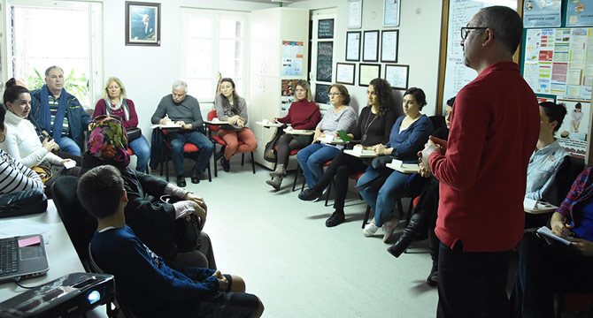 Şırıngalı çikolata ölümleri sonrasında belediyeden ilk yardım kursu