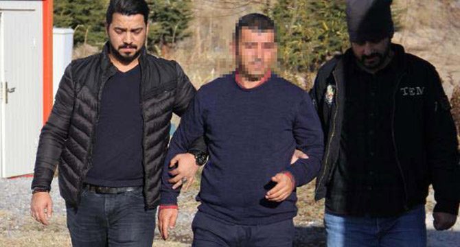 Tartıştığı baba ve oğlunu tabancayla vurdu