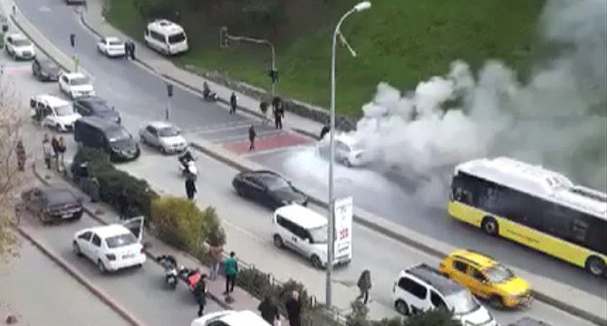 Yanan otomobilden kayınvalidesini kurtarmak için canını hiçe saydı