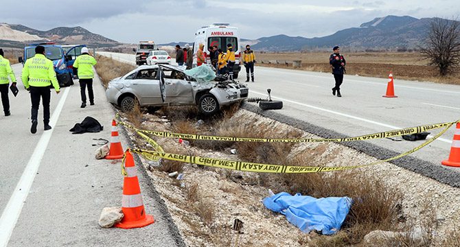 Cenaze dönüşü kaza: 1 ölü, 4 yaralı