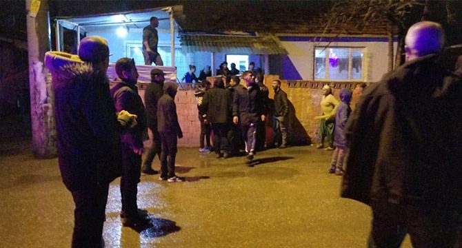 Romanların kavgasını polis hava ateş açarak durdurdu
