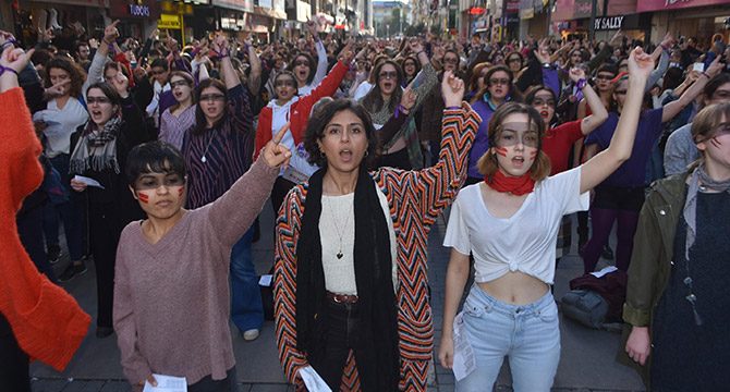 İzmir'deki Las Tesis gösterisinde gözaltına alınan 20 kadın serbest