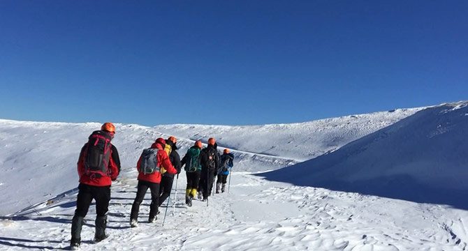 Uludağ'da kaybolan 2 dağcı için mağara ve kuyular aranıyor