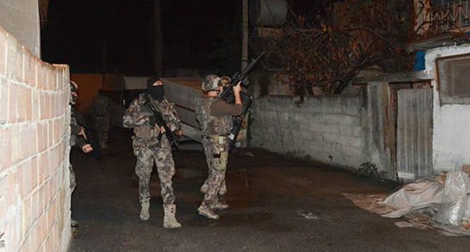 Mersin'de uyuşturucu tacirlerine şafak operasyonu