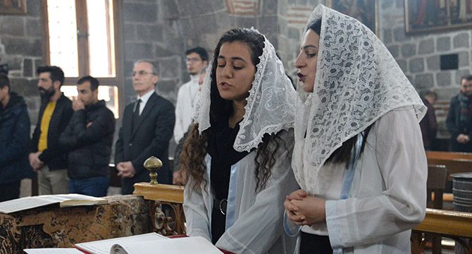 Tarihi Meryem Ana Kilisesi'nde Noel ayini
