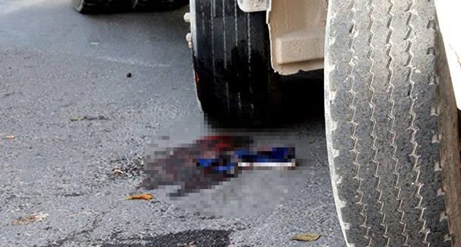 Kızının kanlı ayakkabılarını gören anne sinir krizi geçirdi