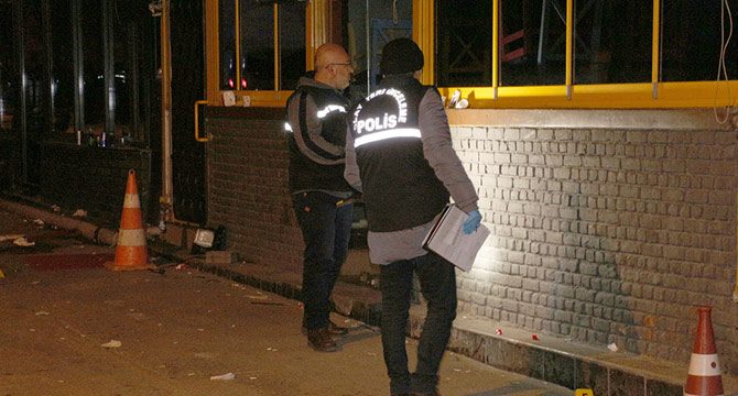 Eğlence mekânı çıkışı silahlı kavga: 1'i ağır 4 yaralı