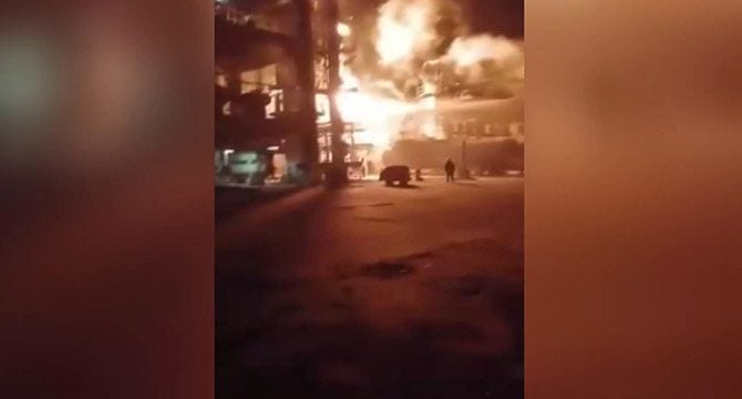 Suriye'de petrol rafinerisi ve gaz istasyonlarına 3'lü saldırı