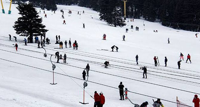 Sezonun geç açıldığı Uludağ'da, kar mutluluğu