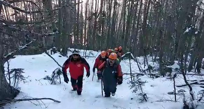 Uludağ'da kaybolan 2 dağcıyı bulmak için ekipler seferber oldu
