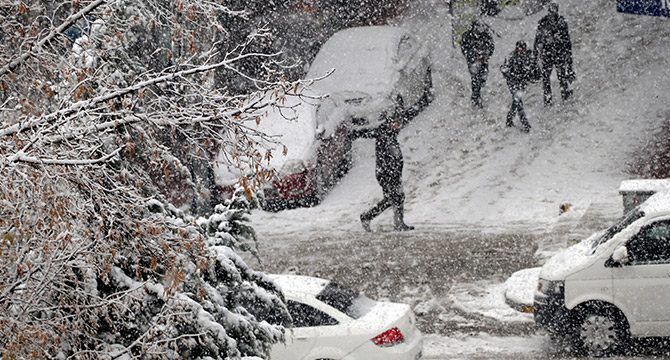 Van'da kar; 33 yerleşim ulaşıma kapandı