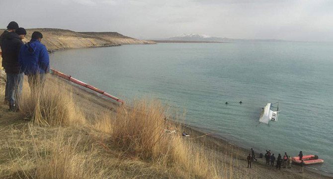 Van Gölü'ndeki tekne faciasıyla ilgili 2 kişi gözaltına alındı