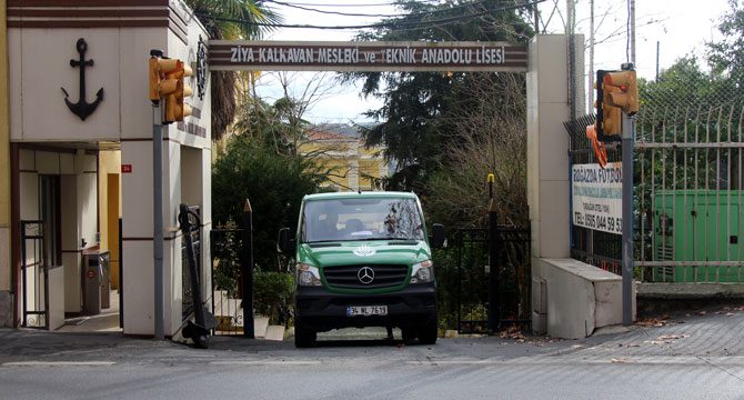 Beşiktaş'ta denizcilik eğitim verilen lisenin iskelesinde ceset şoku
