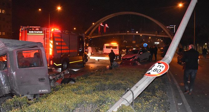 İzmir'de zincirleme kaza: 3 yaralı 