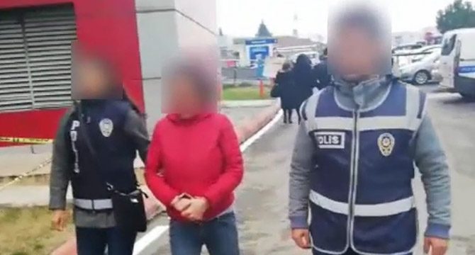 Kuyumcuya biber gazı sıkarak altın çalan kadın tutuklandı
