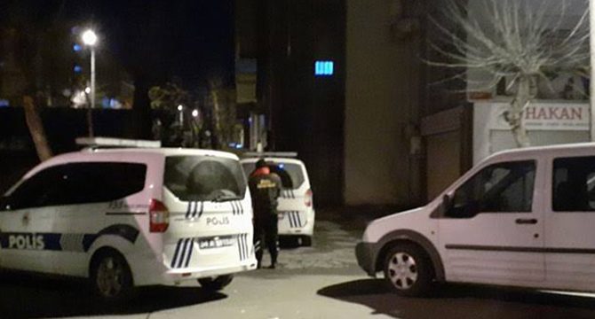 Başakşehir'de bir kişi boğazından bıçaklanarak öldürüldü