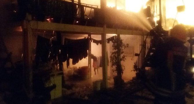 Bodrum'da 3 saatlik yangında 4 ev kül oldu