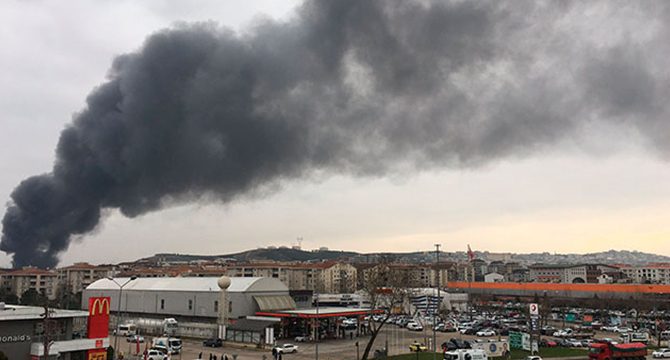 Bursa'da, geri dönüşüm fabrikasında yangın